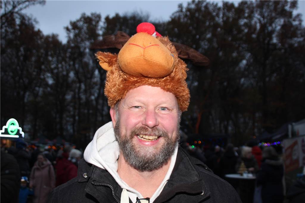 Weihnachtliches Flair, gekrönt mit dem Besuch vom Nikolaus, und einem großen Angebot zum Stöbern lockte am Wochenende eine Vielzahl an Gästen in den Volkspark Brambauer, um von dem erstmals ausgerichteten Weihnachtsmarkt zu partizipieren.