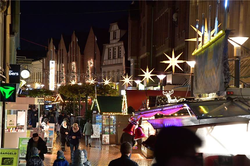 Nur Geimpfte und Genesene dürfen Weihnachtsmarkt Lünen besuchen Weihnachtsmarkt Lünen 2017: So eng stehen die 30 Stände in diesem Jahr nicht. Außerdem gilt für die Besucher die 2G-Regel.