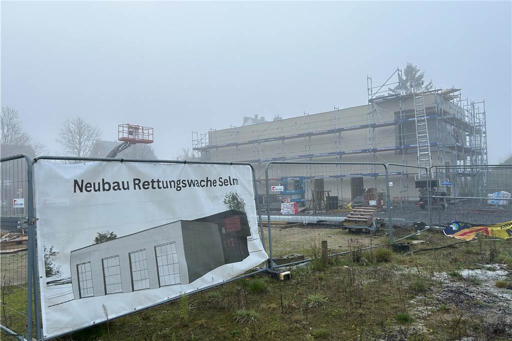 Multifunktionshalle und Rettungswache: 1,4 Millionen aus dem Haushalt 2024 Weil bei der Planung der Ursprungsinvestoren wichtige Kosten nicht berücksichtigt wurden, kostet die Rettungswache jetzt womöglich 400.000 Euro mehr.