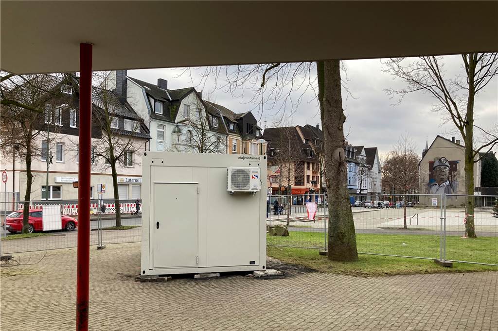 Sparkassen-Container in Lünen-Süd steht und soll vor Weihnachten öffnen Weil Container nach der Hochwasserkatastrophe im Sommer sehr gefragt waren, hat die Sparkasse lange nach einer verfügbaren Einheit für die Jägerstraße suchen müssen.