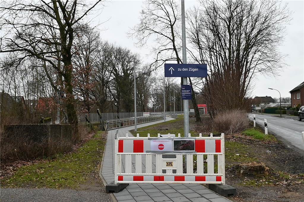Ausbau des Bahnhofs in Hervest: Fahrstuhl-Lösung wird zum Problem Bahnhof Deuten