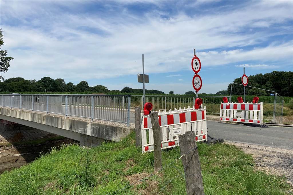 Brückensperrung: Landwirte und Schulkinder beklagen vermeidbare Umwege gesperrte Brücke Polsumer Weg