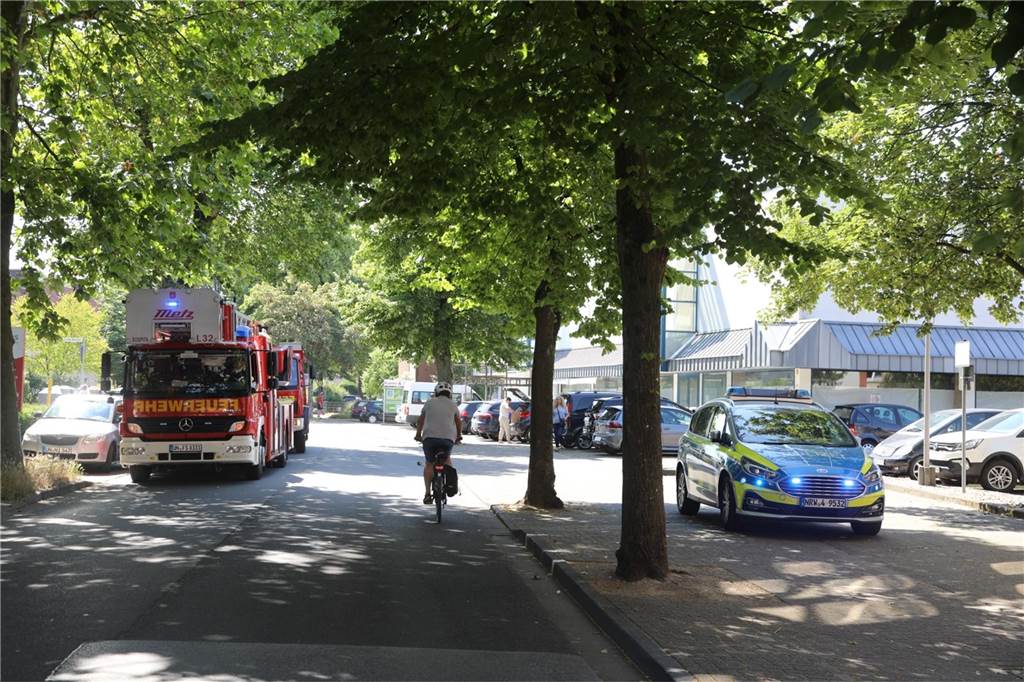 Feuerwehreinsatz an Kindergarten in Selm: Rauchmelder schlug Alarm Weil ein Rauchmelder in einer Kita ausgelöst hatte, waren neben der Feuerwehr auch die Polizei und ein Rettungswagen vor Ort.