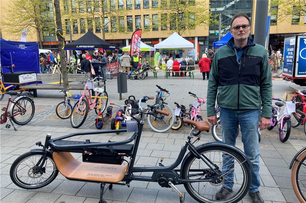Draheselmarkt in Lünen: Corona und E-Bikes sorgen für Fahrrad-Boom Weil sie so schwer sind, gibt es Lastenräder fast nur noch mit Motor. Inzwischen sind sie auch in Lünen gefragt.