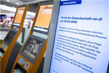 Weil Verdi zum Warnstreik aufgerufen hat, streicht die Lufthansa zahlreiche Flüge. Betroffene Passagiere können ihr Ticket in einen Reisegutschein der Deutschen Bahn umtauschen. Foto: Marius Becker
