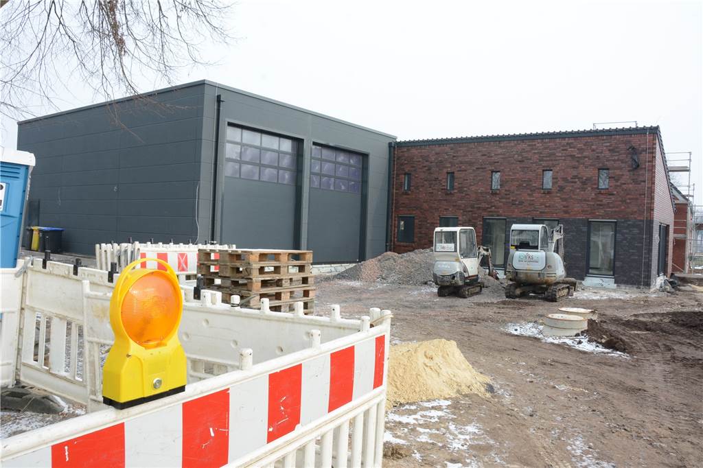 Stadt will bei der Renovierung des Hallenbades Vorreiter wie vor 51 Jahren sein Weit fortgeschritten sind die Arbeiten am neuen Feuerwehrgerätehaus in Vinnum. Im Führjahr soll die Feuerwehr in die neuen Gebäude umziehen.