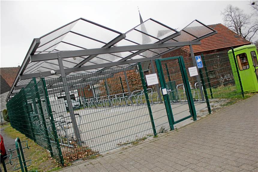 Ansturm auf die Rad-Stellplätze bleibt aus Weit und breit kein Zweirad im Fahrradparkhaus am Werner Busbahnhof. Stehen in dem videoüberwachten Unterstand sechs Räder, ist das schon viel.