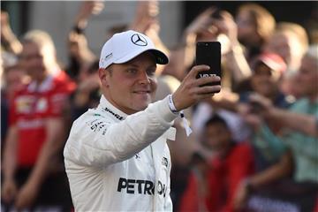 Weiter im Silberpfeil: Der Finne Valtteri Bottas fährt auch in der Saison 2018 bei Mercedes. Foto: Daniel Hambury