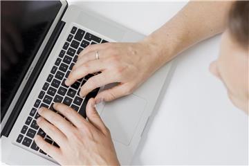 Welche Webseiten habe ich besucht? Welche Videos gesehen? Google-Nutzer können das über „Meine Aktivitäten“ überprüfen. Foto: Monique Wüstenhagen/dpa-tmn