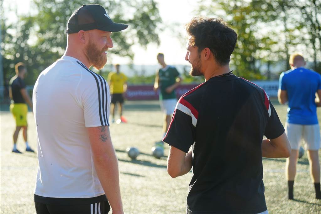 Nach nur vier Spielen: Trainer-Duo überzeugt für die neue Saison Welf-Alexander Wemmer (li.) und Gianluca Zocco bleiben auch in der Saison 2021/22 Trainer am Bürenbruch.