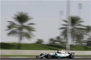 Weltmeister Lewis Hamilton holte im Mercedes die Trainings-Bestzeit. Foto: Luca Bruno