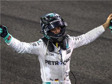 Weltmeister Nico Rosberg bedankte sich auch bei Michael Schnumacher. Foto: Srdjan Suki