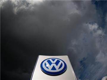 Weltweit muss Volkswagen rund elf Millionen Fahrzeuge mit Diesel-Motoren umrüsten. Foto: Julian Stratenschulte/Archiv