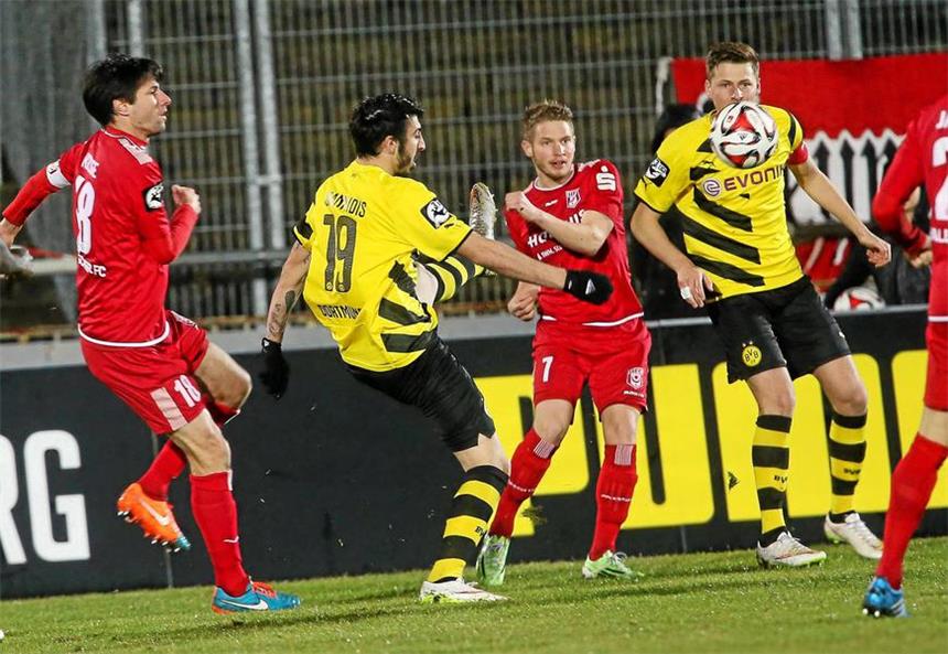 Trainer Wagner will BVB-Reserve den Druck nehmen Wenige Chancen konsequent nutzen: Nikolaos Ioannidis (l.) braucht Unterstützung.