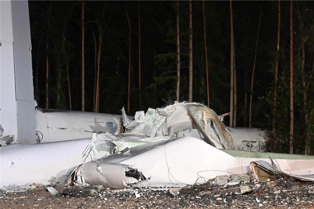 Windrad-Unglück in Haltern: Berichte, Fotos und Videos im Überblick Wenige Stunden vor der Einweihung stürzte das Windrad am Mittwochabend ein. Am Tag danach war die Einweihung geplant.