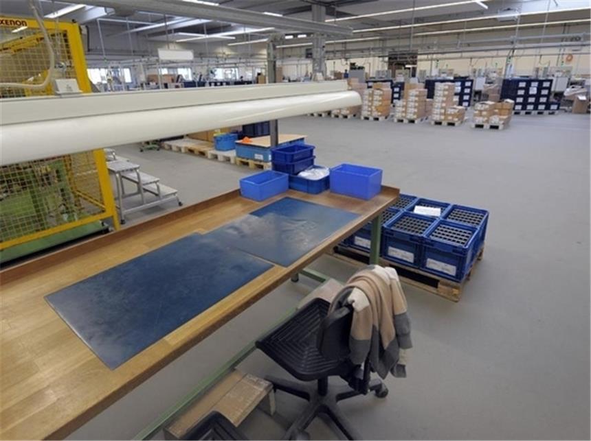 Krise knabbert am Realeinkommen Weniger arbeiten, weniger verdienen? Kurzarbeit beim Automobilzulieferer FEP Fahrzeugelektrik in Pirna.