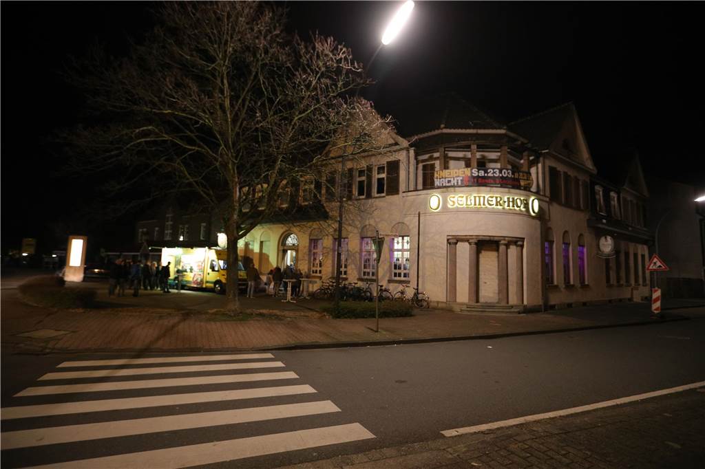 Wenn an vielen anderen Stellen in Selm die Lichter ausgingen, war im Selmer Hof immer noch Betrieb - wie hier bei der Kneipennacht. 