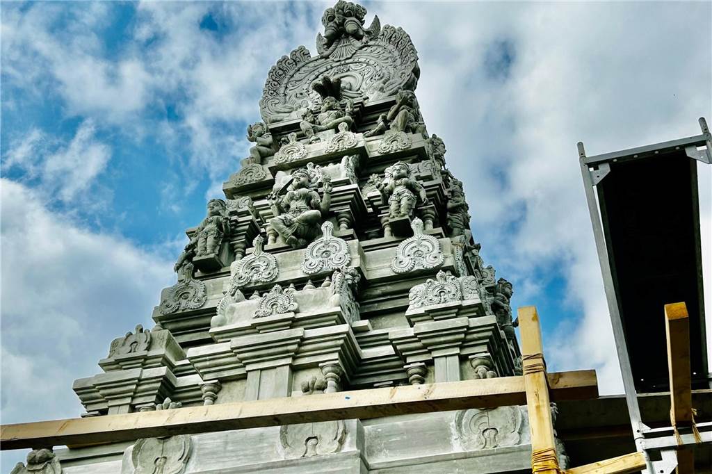 Neuer Götterturm der Hindu-Gemeinde Hombruch: Ihn schmücken 80 Figuren Götterturm der Hindu-Gemeinde in Hombruch