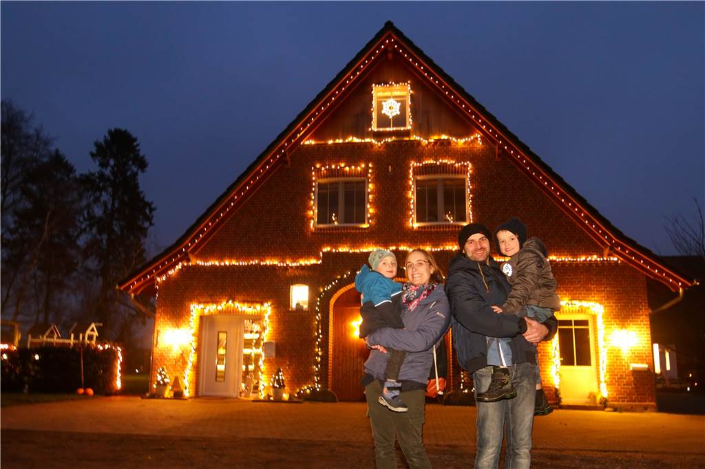 Strom wird immer teurer: Leuchtet das „Weihnachtshaus“ auch 2022? Wenn das „Weihnachtshaus“ dann fertig geschmückt ist, dürfte es ähnlich so leuchten wie hier 2020.
