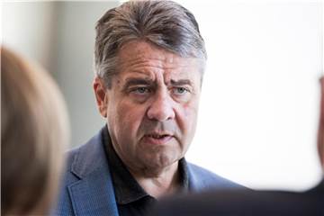 Wenn der Erhalt von Thyssenkrupp nicht gelänge, bedeute dies einen weiteren „Rückschlag gegen die Demokratiefeinde in Deutschland“, sagt Sigmar Gabriel. Foto: Bernd von Jutrczenka
