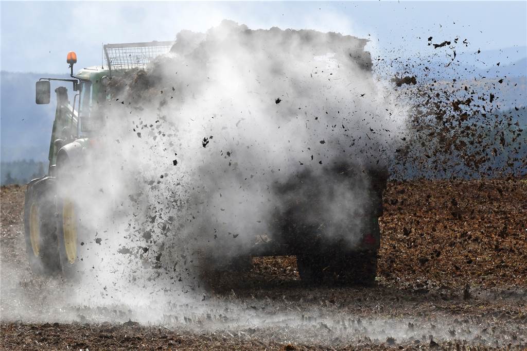 40.000 Quadratmeter Areal: Biomethan-Anlage in Heek geplant Wenn die Anlage im Gewerbepark West steht, können Landwirte dort die Gülle und den Mist ihres Betriebes hinbringen. Dies wird in der Anlage zu Biomethan vergärt, das dann in das überörtliche Gasnetz eingespeist werden soll.