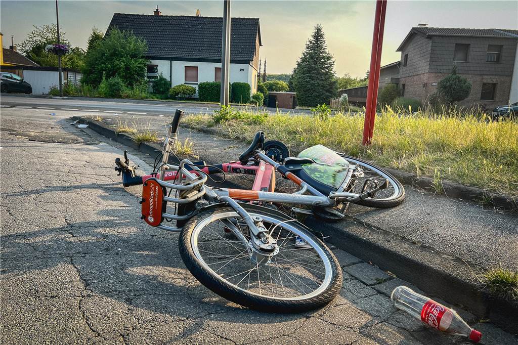 Ärger im Freibad Deusen: Anwohner werden sogar bedroht Wenn die Badegäste aus Deusen abziehen, bleibt eine Spur der Verwüstung zurück.