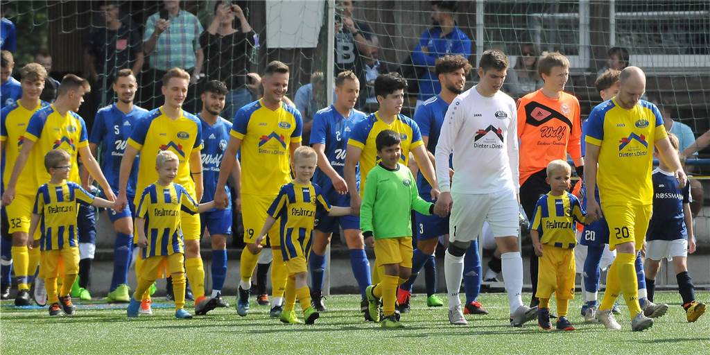 Spvg Schwerin: Neuzugang muss zunächst Rotsperre von mehr als einem Monat absitzen Wenn die Bezirksliga-Fußballer der Spvg Schwerin zur neuen Saison auflaufen, ist an den ersten fünf Spieltagen ein Neuzugang wegen einer Rotsperre noch nicht dabei.