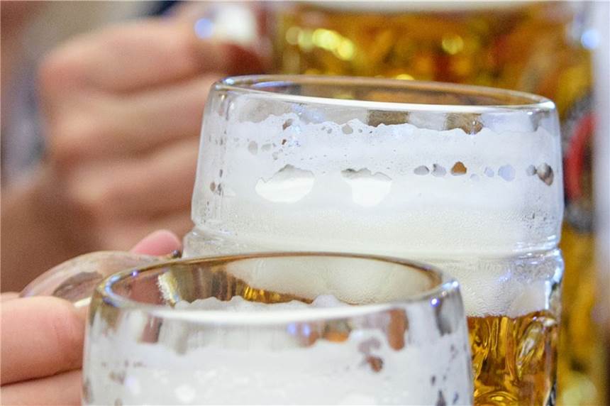 Bierspenden sollen beim TC Deuten die Corona-Krise mildern Biergläser