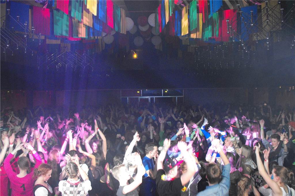 Karneval in Stadtlohn – große Party für die Kleinen und die Jugendlichen Wenn die Kinder nach einem ereignisreichen Nachmittag nach Hause gehen, steigt die Megaparty für Narren ab 14 Jahren.