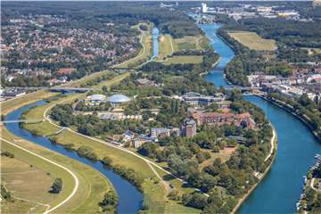 Wenn die Lippe (links) über die Ufer tritt und Deiche brechen, sähe es für Holsterhausen und Maria Lindenhof schlecht aus. Die Altstadt würde durch den Kanal wohl geschützt.