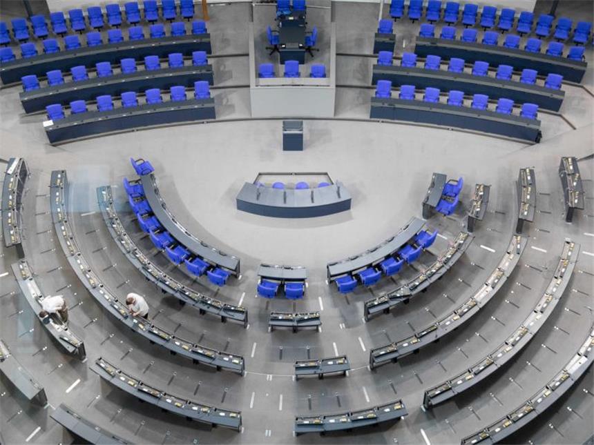 Welche Koalitionen sind nach der Wahl denkbar? Wenn die Meinungsforscher richtig liegen, wird es im Bundestag bunt.. Foto: Kay Nietfeld