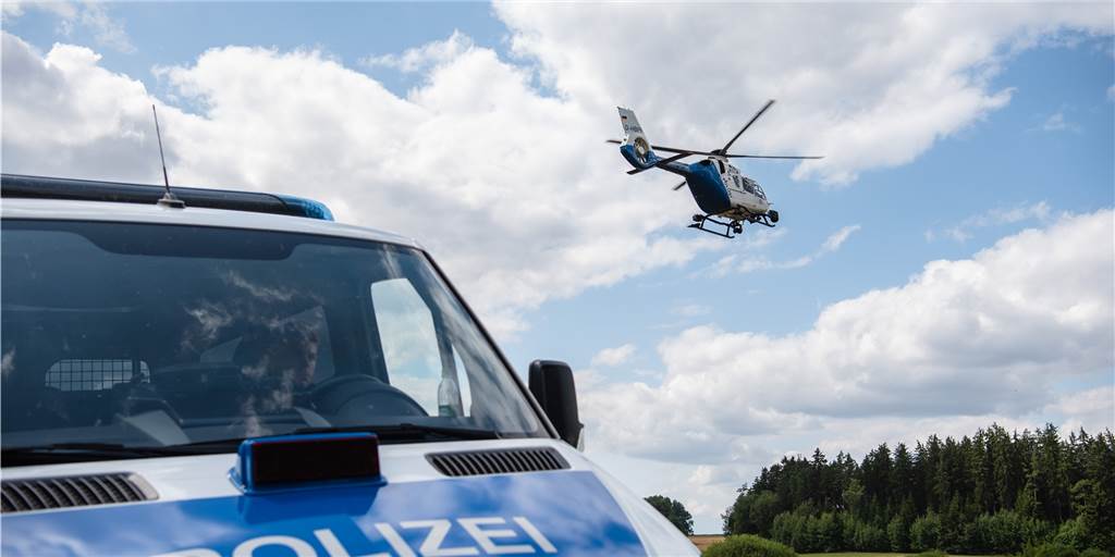 Polizei erklärt Hubschraubereinsatz nach Einbruch in Brackel Wenn die örtlichen Gegebenheiten es veranlassen, wird von der Polizei ein Hubschrauber zur Fahndung eingesetzt.