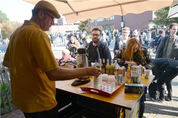 Wenn die Schüler des Berufskollegs Pause haben, beginnt für Christoph Gerwers an seinem Kiosk die Arbeit.
