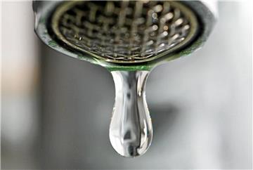 Wenn ein Tropfen Wasser aus dem Hahn tropft und im Abfluss verschwindet - dann entsteht Abwasser. Um dies zu reinigen, wird einiges an Aufwand betrieben - dafür erhebt die Gemeinde Gebühren.