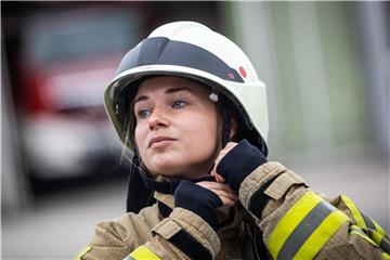 Wenn es in Industrieanlagen brennt, zählt jede Sekunde - deshalb gibt es Werkfeuerwehrleute wie Hannah Netzer. Foto: Frank Rumpenhorst
