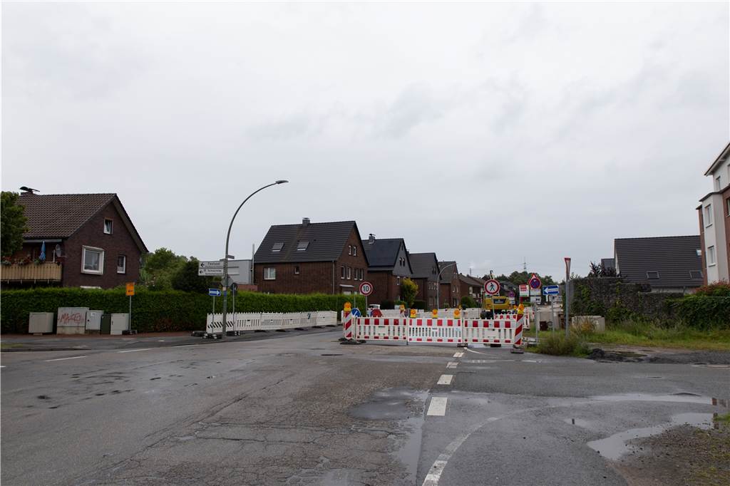Ausbau der Hackfurthstraße: Beschlussfassung steht kurz bevor Wenn es nach den Plänen der Stadt Bottrop geht, ist hier bald ein Kreisverkehr zu sehen. Im Herbst soll voraussichtlich mit den Baumaßnahmen begonnen werden.