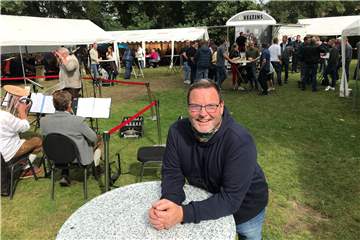 Wenn es schon keinen Düstermühlenmarkt gibt, dann wenigstens einen Düstermühlentreff. Gastronom Michael Schaedel will den Gästen einen Treffpunkt bieten.