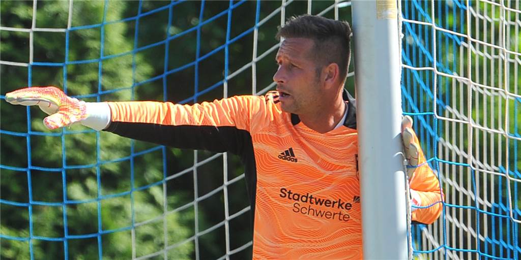 ETuS/DJK ohne Stammtorwart: Haberschuss glaubt, er hätte Abstieg im Tor verhindern können „Wenn ich früher ins Tor gegangen wäre, wären wir wahrscheinlich nicht abgestiegen", sagt ETuS/DJK-Trainer André Haberschuss.
