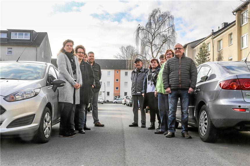 Stadt Dortmund warnt nur jeden zweiten Anwohner vor Wenn in der Von-der-Recke-Straße zwei Autos auf gleicher Höhe stehen, wird der Platz für die Müllabfuhr sowie für mögliche Feuerwehreinsätze sehr knapp – davon sind die Anwohner überzeugt.
