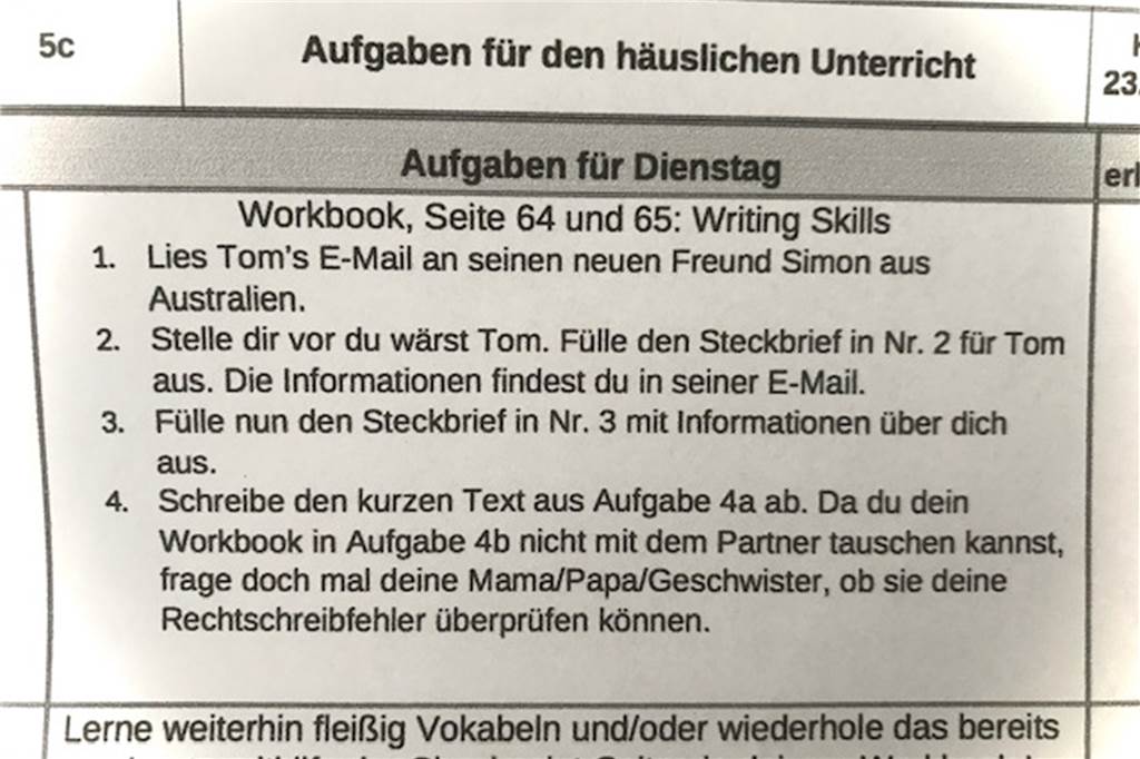 Antworten des NRW-Ministeriums zur Schulöffnung reichen Eltern nicht aus Wenn Mama und Papa bei Englisch helfen können, hat der Fünftklässler Glück. Doch nicht alle Eltern können helfen.
