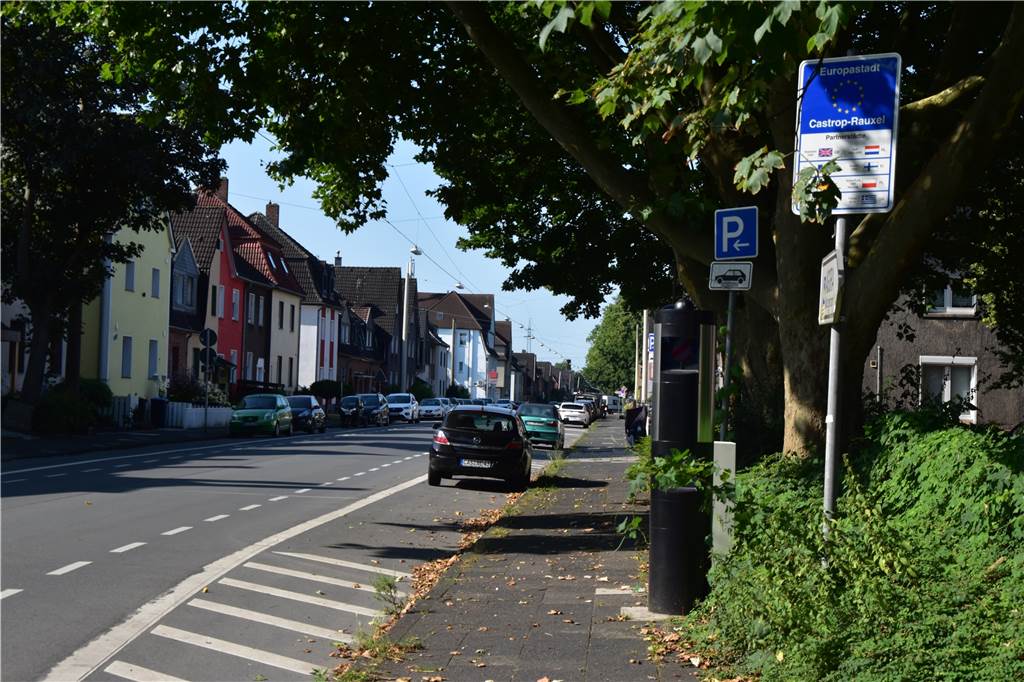 Fußgänger-Ampel zeigt Autos ständig Rot: Nun steht die Ursache fest Wenn man aus Richtung der Ickerner Straße kommt, steht kurz vor der Ampel eine Radarfalle.