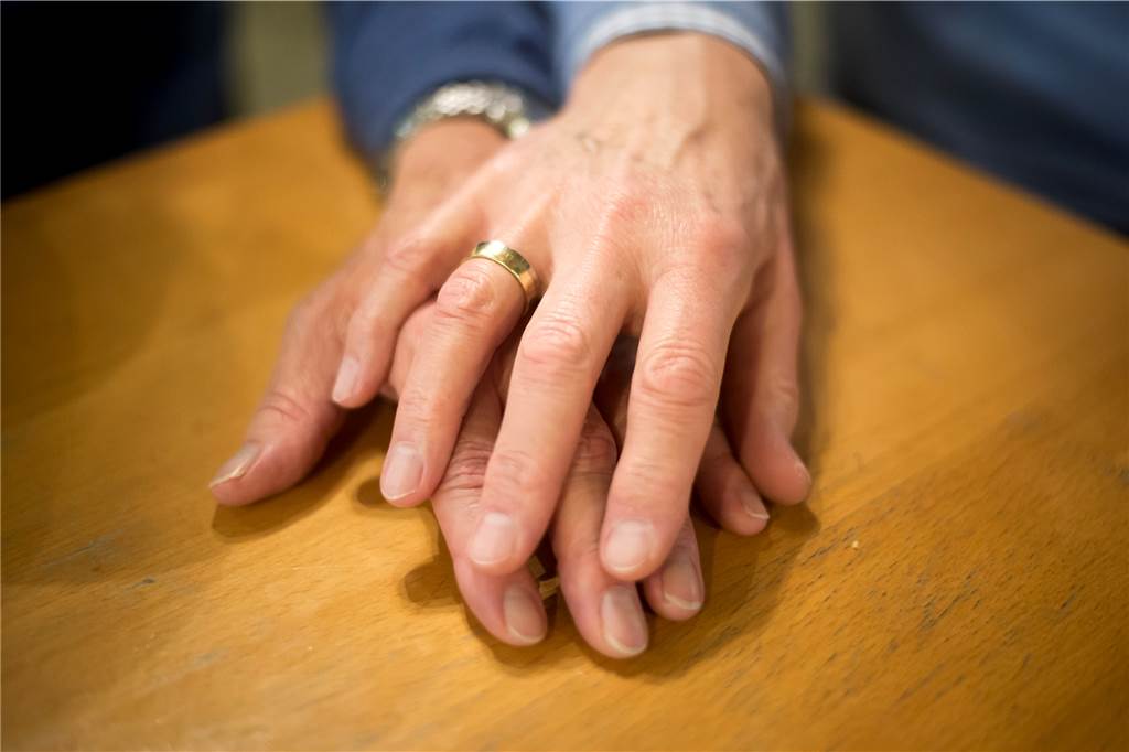 „Nein“ zur Segnung homosexueller Paare soll nicht das letzte Wort bleiben „Wenn Menschen ihre Partnerschaft unter Gottes Segen stellen wollen, kann die Kirche diesen nicht verweigern", so steht es in der Stellungnahme des Diözesankomitees im Erzbistum Paderborn.