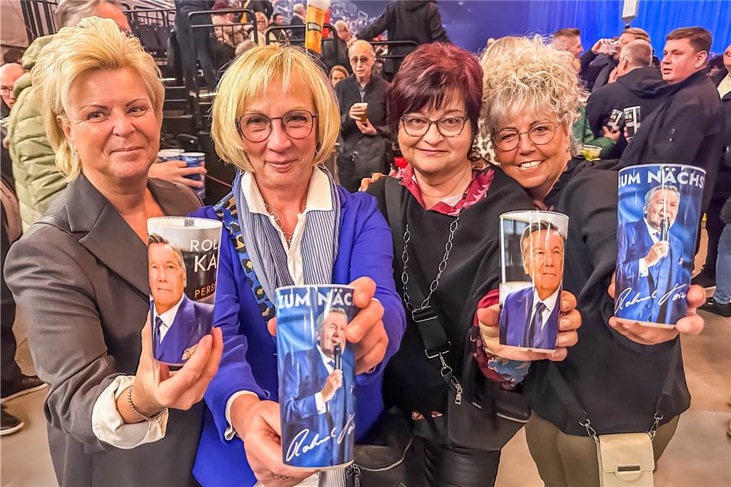 Zweieinhalb Stunden volle Schlager-Power: Roland Kaiser feiert in Dortmund Geburtstag Fans auf dem Konzert von Roland Kaiser