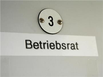Wenn sich Betriebsratmitglieder nicht an die Verschwiegenheitspflicht halten, müssen sie mit Ausschluss und Schadenersatzforderungen rechnen. Foto: Frank Rumpenhorst/dpa