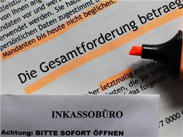 Wenn sich die Briefe der Inkassounternehmen häufen, hilft oft nur noch der Gang zur Schuldnerberatung. Foto: Jens Büttner