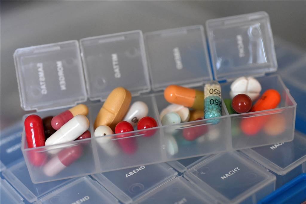 Westerwinkel-Apotheke: Welche Medikamente knapp sind und was Kunden dazu wissen müssen Wenn sich durch einen Herstellerwechsel die Farben der Tabletten ändern, kann das für ältere Menschen verwirrend sein, sagt Apothekerin Kesrtin Spriwald.