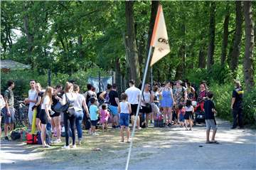 Wer am Donnerstag ins Freibad Cappenberger See in Lünen wollte, brauchte Geduld.