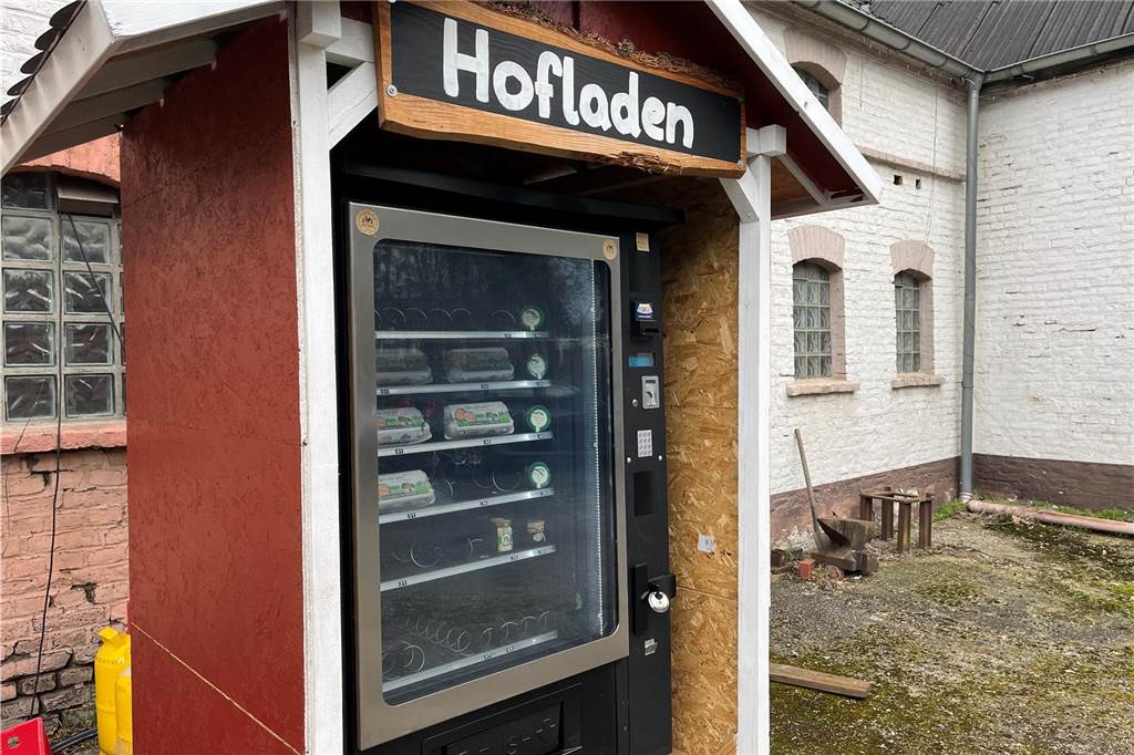 Neuer Hofladen auf dem Hof Kuse setzt auf regionale Produkte Wer an den Samstags-Öffnungszeiten des Hofladens keine Zeit hat, kann auch einen Hofladen-Automaten nutzen, in dem einige Produkte angeboten werden