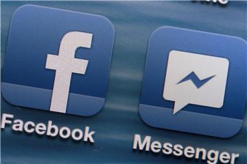 Wer aus Datenschutz-Gründen die Messenger-App von Facebook nicht auf dem Handy haben möchte, kann stattdessen den Basiszugang zu Facebook nutzen. Foto: Jens Büttner