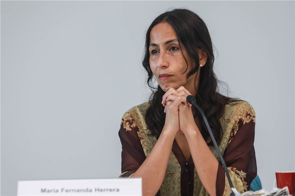 Ullrich Sierau will in neuer Rolle gegen „Blutkohle“ kämpfen "Wer bezahlt die Schäden?", fragt Maria Fernanda Herrera von der "Initiative Dortmund-Kolumbien.